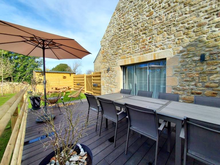 Gite with BBQ, patio & yard — photo 3