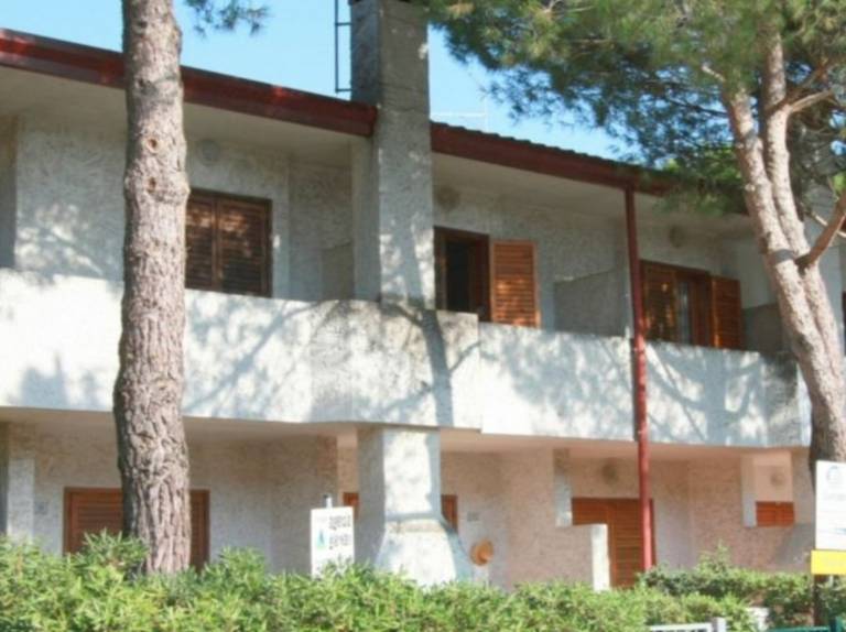 Family-oriented villa with terrace, yard & BBQ | Garden view | Pet-friendly — photo 5