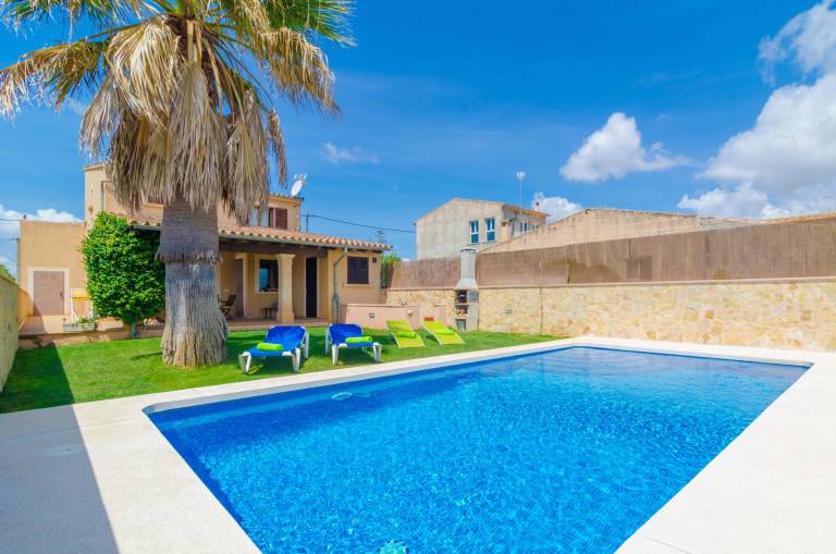 CARLES Villa with private pool in Vilafranca de