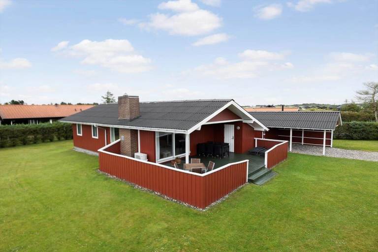 House with grill & patio in Lokken