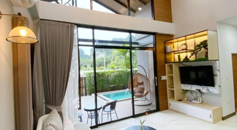 Vacation home with pool — photo 2