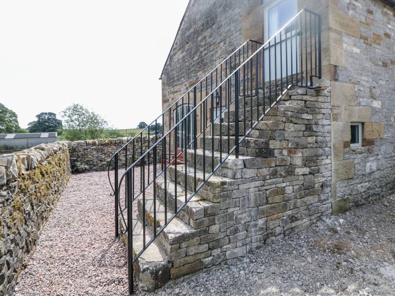Cottage with garden — photo 4