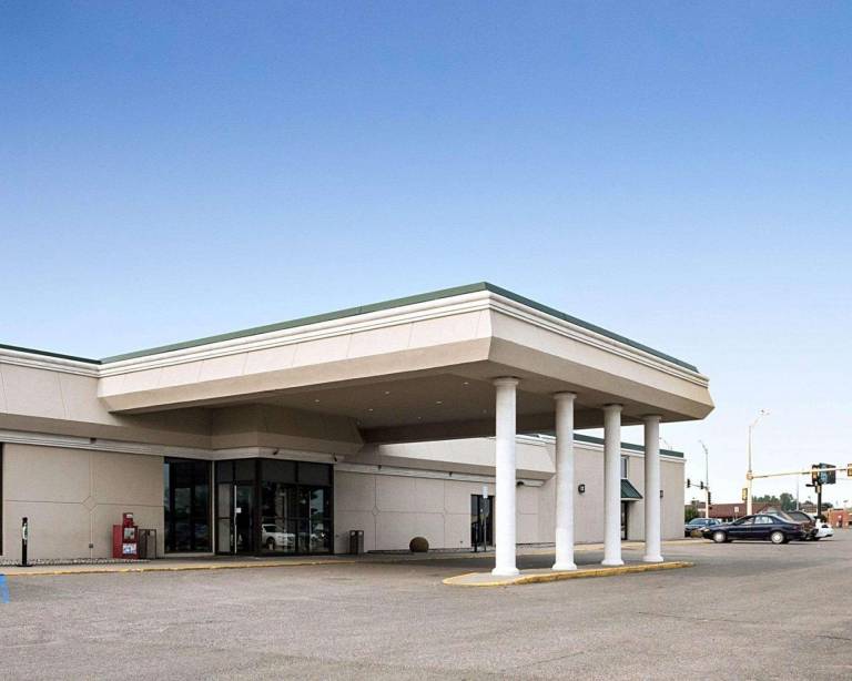 Baymont by Wyndham Jamestown Conference Center & Water Park in Jamestown, ND