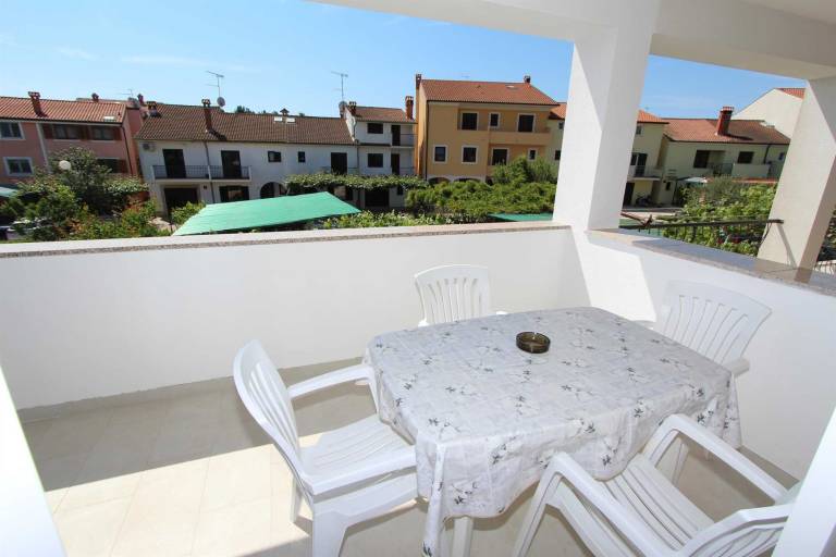 Rental apartment with 2 rooms for 4 persons — photo 3