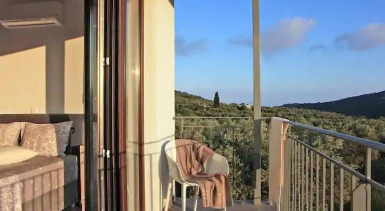 Villa with pool — photo 4