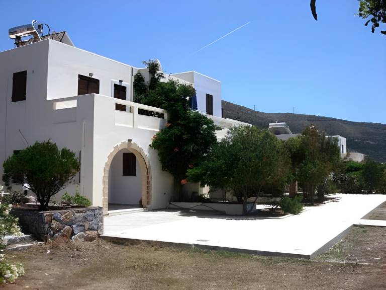 Apartment with terrace & garden in Kissamos
