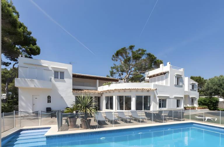 Child-friendly spacious villa with yard, private pool & fast internet | Sea view | Close to the beach | Good for workation | Dogs allowed — photo 3