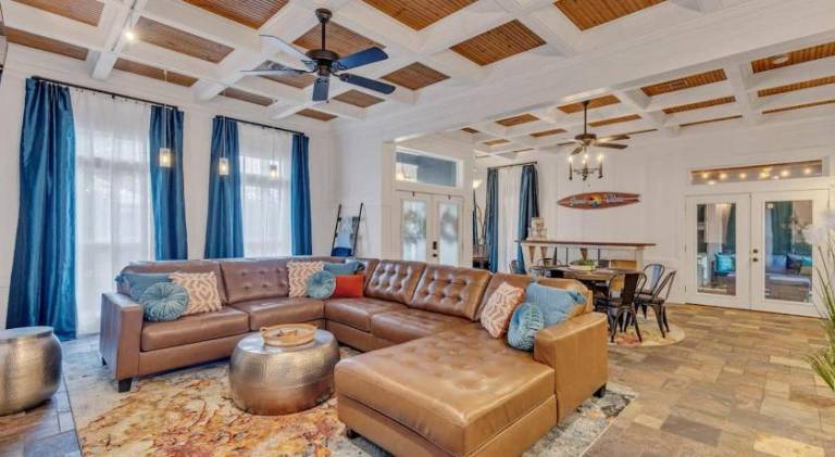 Bare Feet Beach House Close to beach dog friendly in Gulfport, MS