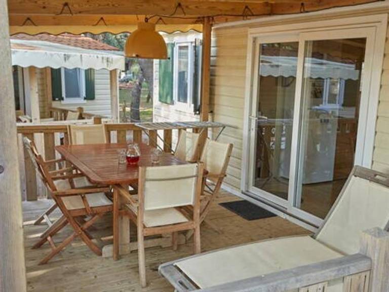 Children-friendly mobile home with terrace & pool | Pets allowed — photo 5