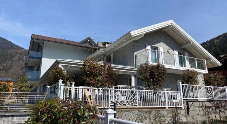 Villa with pool in Pinzolo