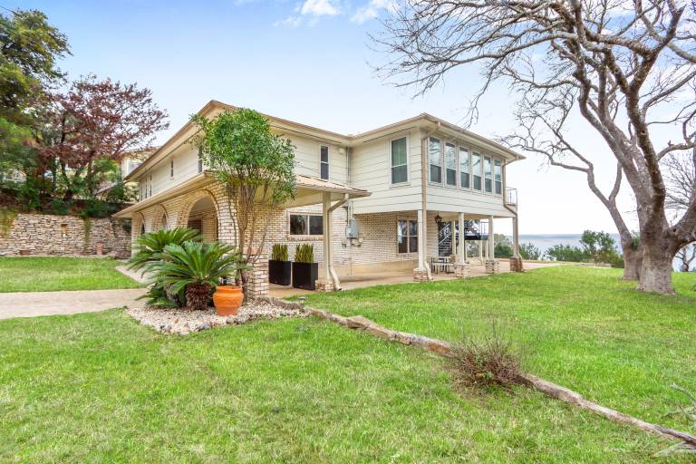 House  Canyon Lake