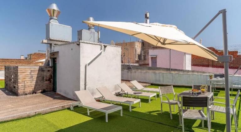 Holiday apartment with patio | Near Plaça de Catalunya | Pet-friendly — photo 5