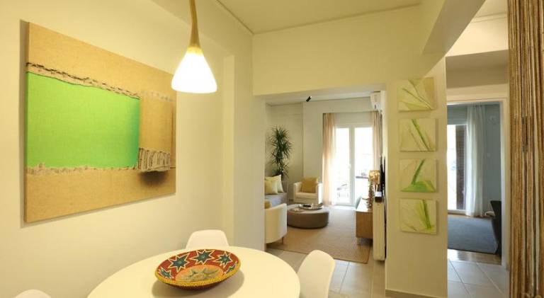 Apartment with patio — photo 3