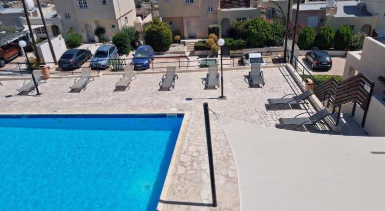 House with pool — photo 3