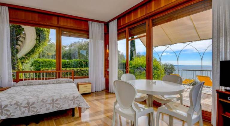 Serviced apartment with pool, BBQ & yard | Pets are welcome — photo 2