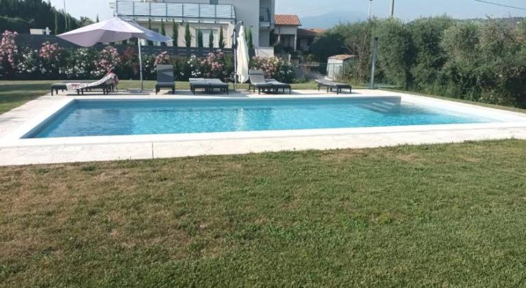 Holiday apartment with yard & pool | Pet-friendly — photo 4