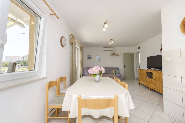Apartment with BBQ & patio | Sea view — photo 5