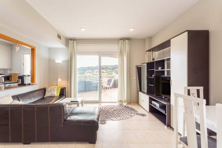 Fully equipped holiday apartment with garden, fast internet & patio | Sea view | Beach nearby | Suitable for remote work | Pets allowed — photo 3