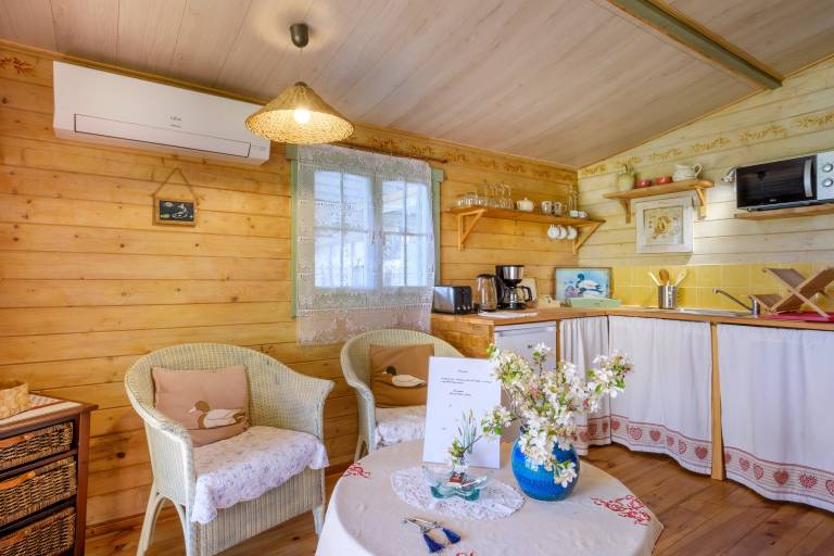 Chalet 'Les Iris' with private pool, shared terrace, and air conditioning — photo 5
