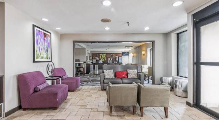La Quinta Inn & Suites by Wyndham N Little Rock-McCain Mall — photo 2