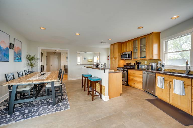 Pet Friendly Texas Retreat w Deck & Gas Grill