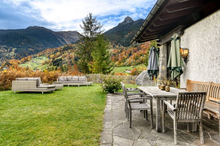 Vacation home with BBQ & yard | Garden view in Tschagguns