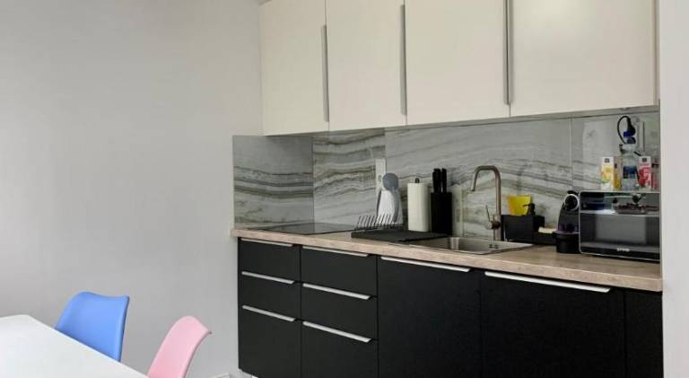 Rental apartment with yard & patio — photo 4