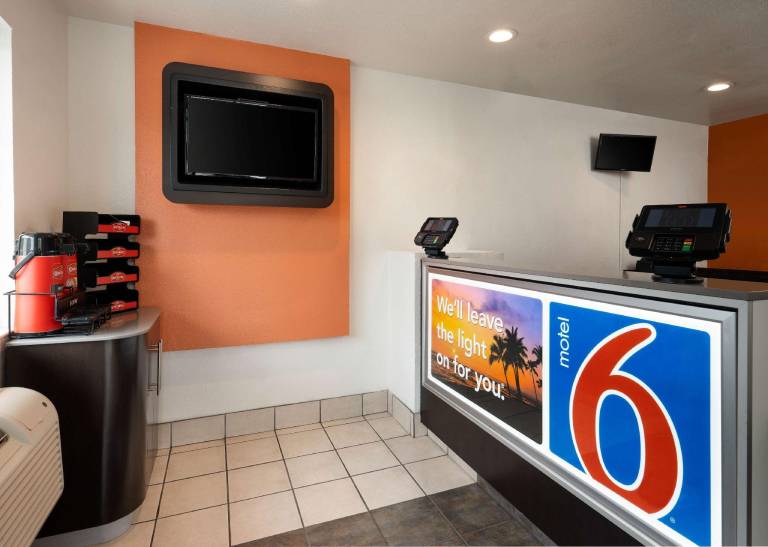 Motel 6 Camarillo, CA — photo 4
