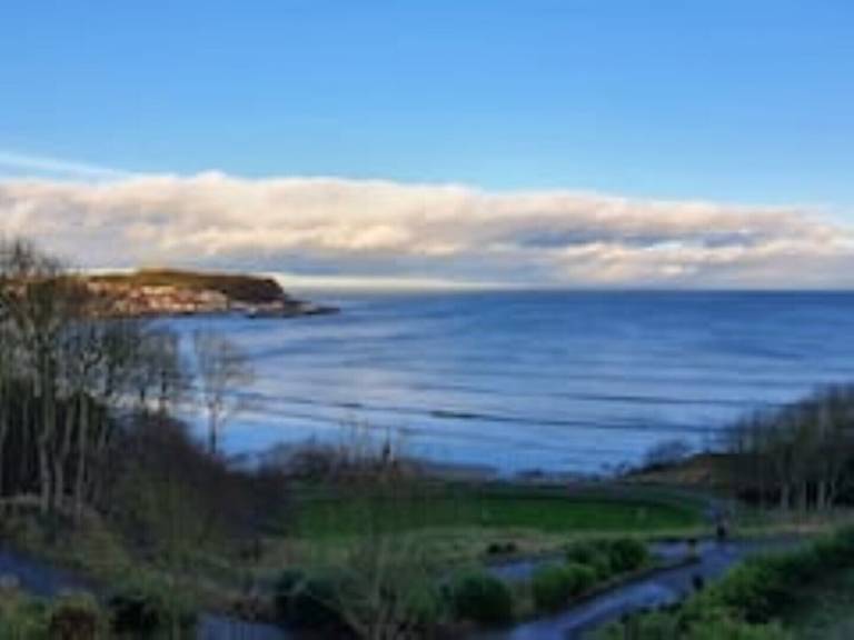Cottage Cayton Bay