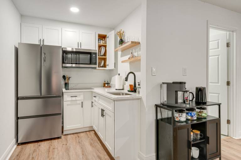 WFH Friendly! Stylish Lakeland Studio — photo 2