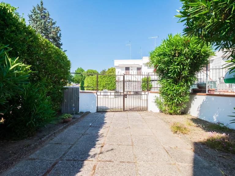 House with barbeque & garden — photo 3