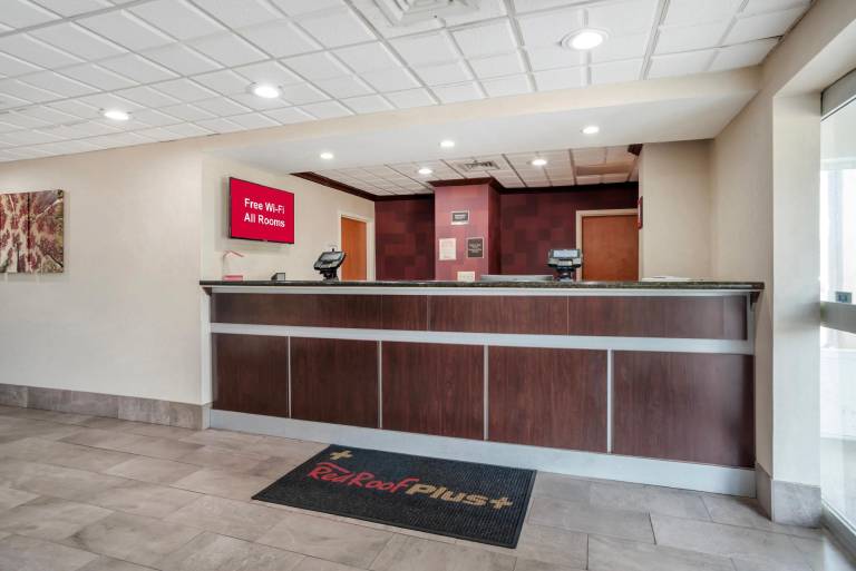 Red Roof PLUS & Suites Vicksburg — photo 2