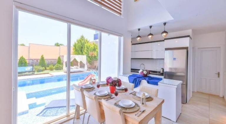 Villa with private pool — photo 4