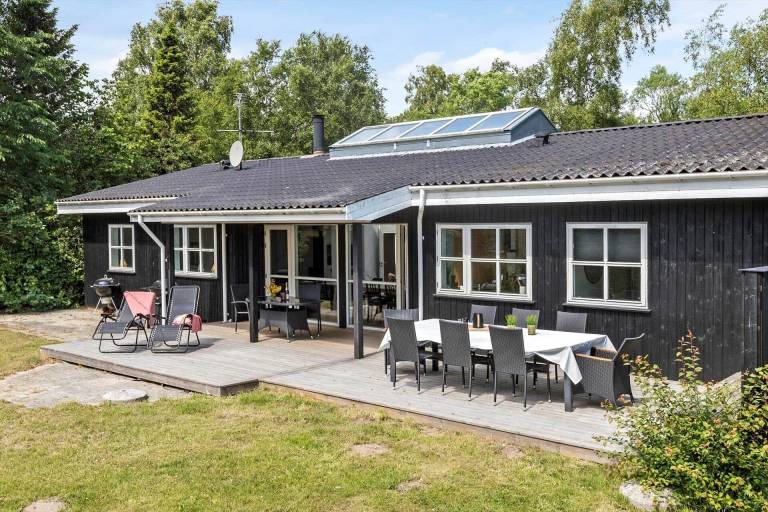 Vacation home with barbeque, hot tub & terrace in Ebeltoft