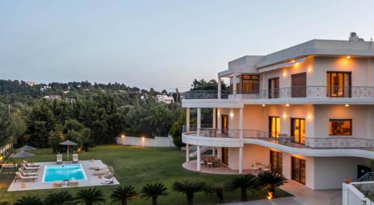 Fully equipped spacious villa with grill, yard & private pool | Suitable for remote work | Dogs allowed — photo 2