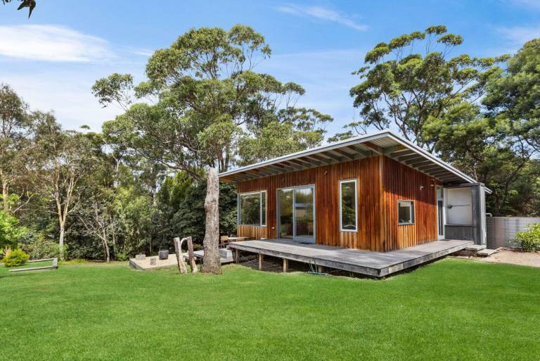 House Lake Tyers Beach