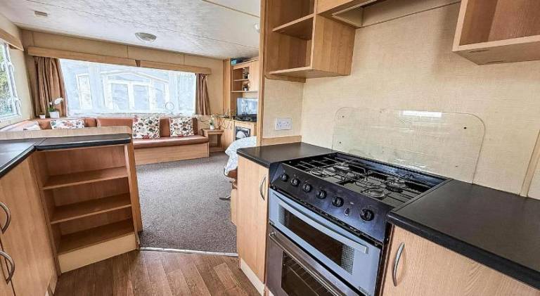Lovely 8 Berth Caravan At St Osyth Beach Holiday Park Ref 28101G — photo 3