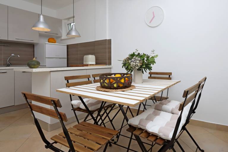 Holiday apartment with patio, yard & BBQ — photo 5