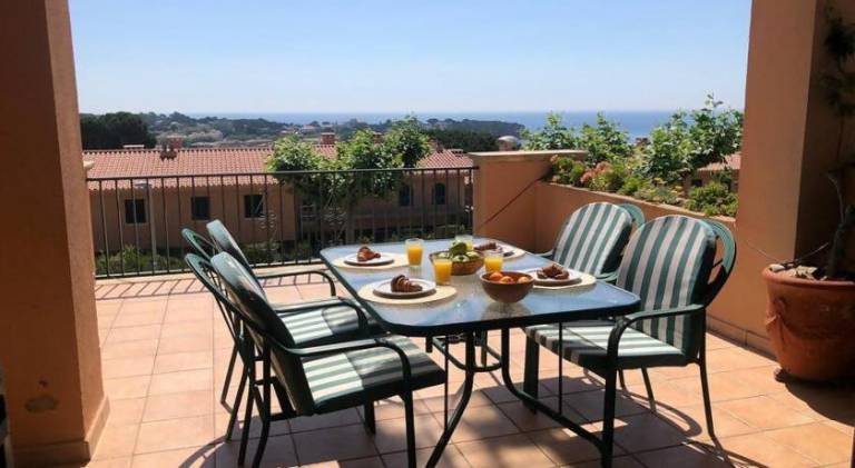 Fully equipped ample vacation home with pool, patio & grill | Pets are welcome in Sant Feliu de Guíxols