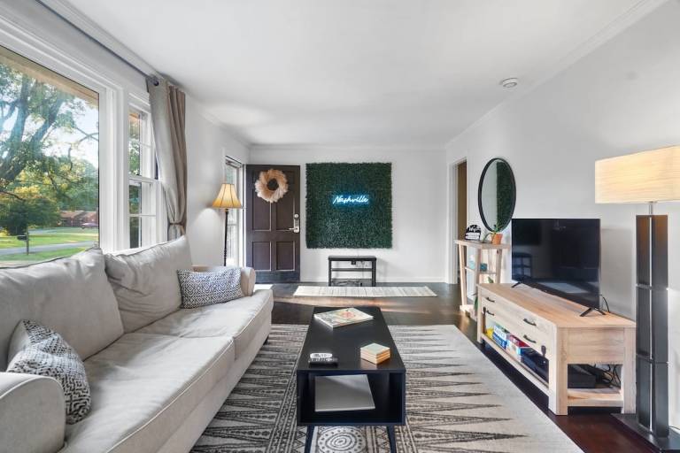 Modern Musical 3329 Pet Friendly Sleeps 7