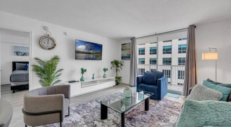 Apartment with jacuzzi & pool | Perfect for remote work | Pets allowed — photo 3