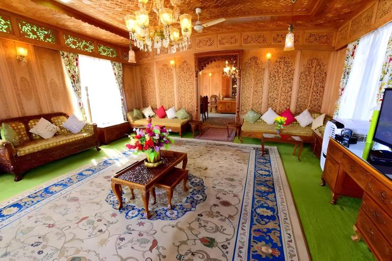 Floating Luxury Group Of Houseboats — photo 4