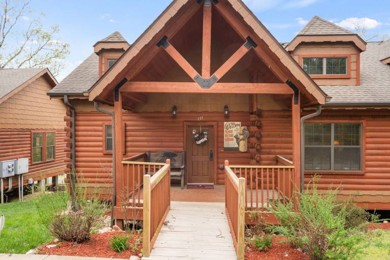 Cabin Hollister