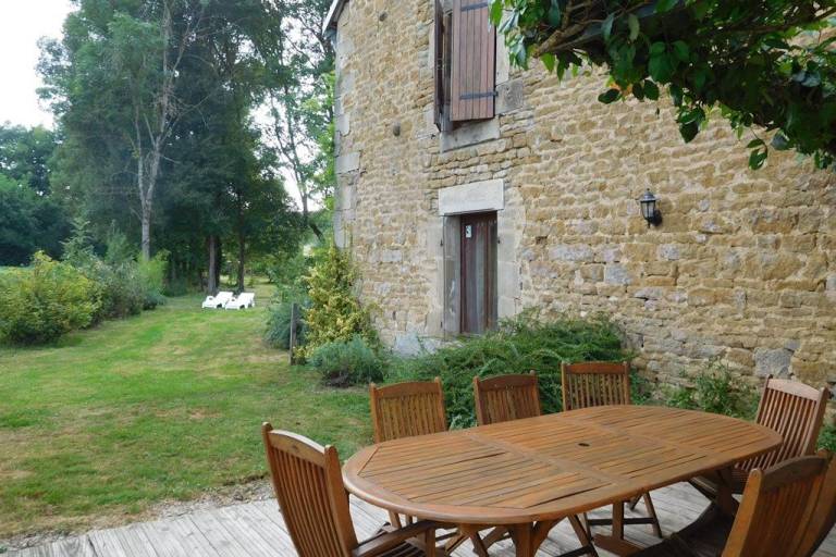 Gite with yard & patio | Pet-friendly — photo 3