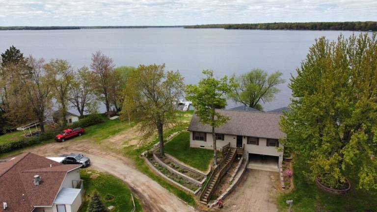 House  Pelican Lake