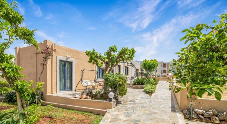 Pleasant serviced apartment with terrace, garden & pool | Beach nearby | Suitable for remote work | Pets allowed — photo 5