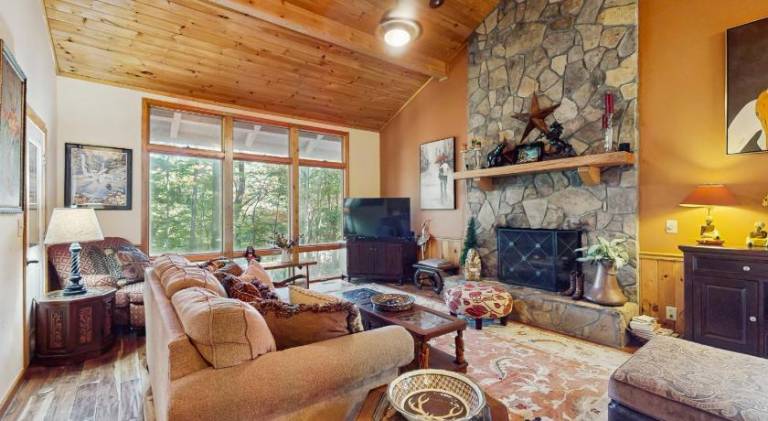 Vacation home with pool | Pets are welcome — photo 2