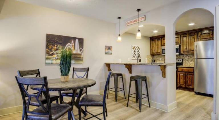 Fully equipped lovely rental apartment with patio | Pets allowed — photo 3