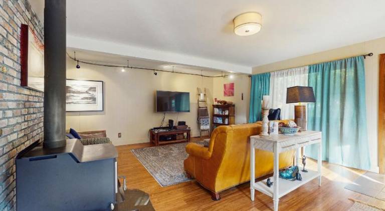 Vacation home with hot tub | Pet-friendly — photo 2