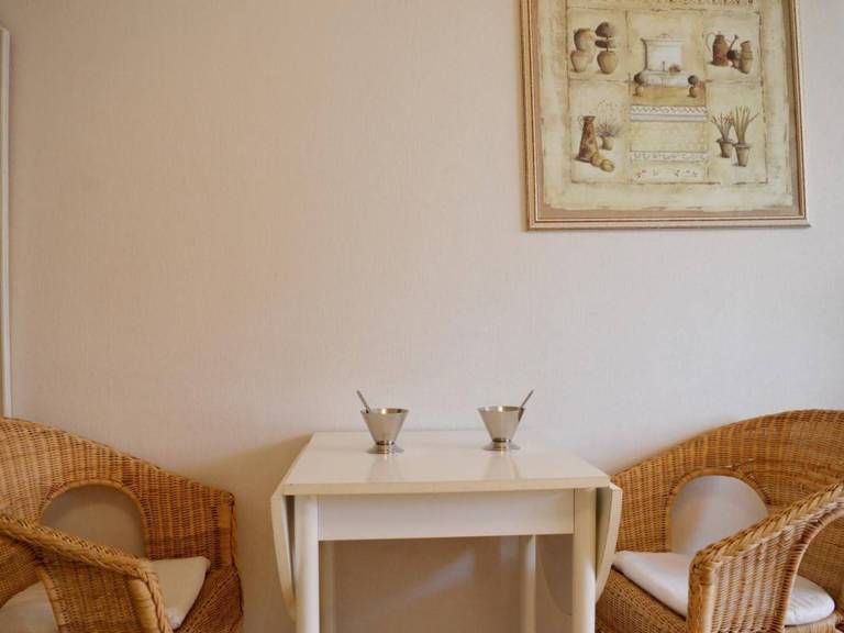 Charming studio in Le Lavandou with parking near beach — photo 4